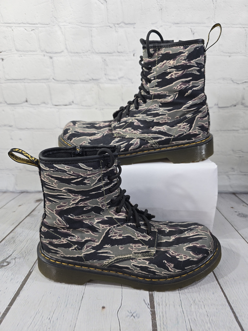 Doc Martens Dr. Martens Air Wair Camouflage Zip & Lace Up Boots Size 6M 7L
